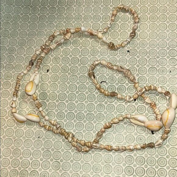 Elegant Shell Necklace in Cream and Tan - Picture 1 of 3